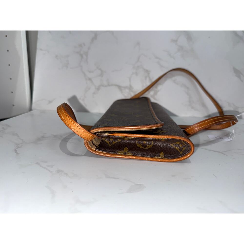 Louis Vuitton Crossbody Bag - Picture 6 of 7